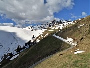 34 Dal bel dosso dove son salito scendo a riprendere la strada per Ca' San Marco
